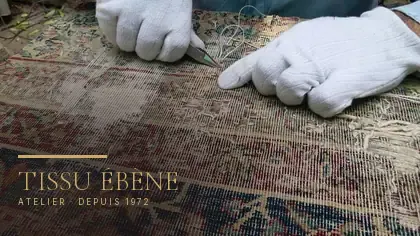 Zone brûlée d’un tapis reprise à la main à l’atelier