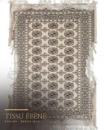 Tapis Boukhara 1910 avant — bordures effilochées et franges déchirées