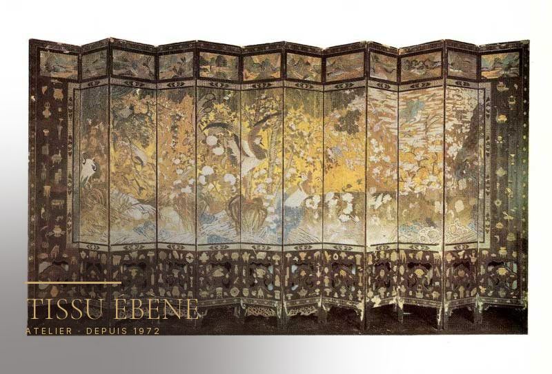 Paravent de Coromandel à douze feuilles, décor gravé d’un jardin et d’oiseaux